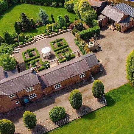 Luxury Barn With Hot Tub, Spa Treatments, Private Dining Little Budworth Екстер'єр фото