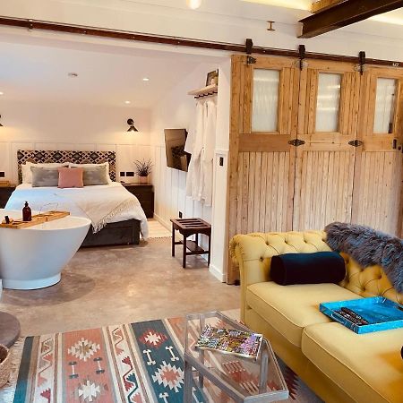 Luxury Barn With Hot Tub, Spa Treatments, Private Dining Little Budworth Екстер'єр фото