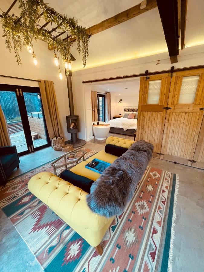 Luxury Barn With Hot Tub, Spa Treatments, Private Dining Little Budworth Екстер'єр фото