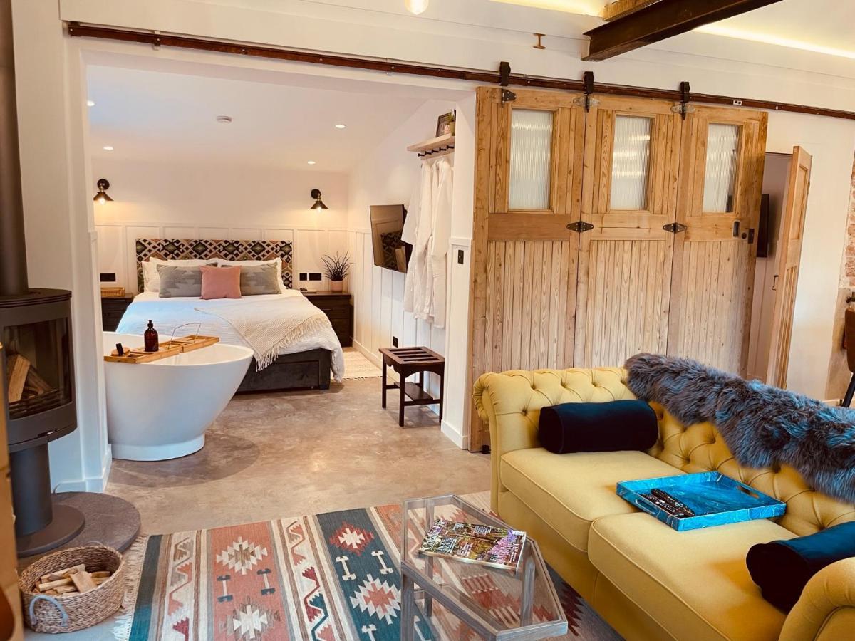 Luxury Barn With Hot Tub, Spa Treatments, Private Dining Little Budworth Екстер'єр фото