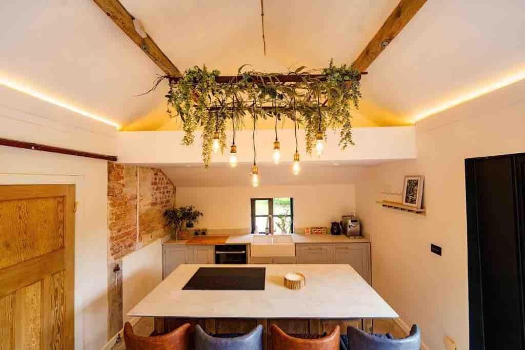Luxury Barn With Hot Tub, Spa Treatments, Private Dining Little Budworth Екстер'єр фото