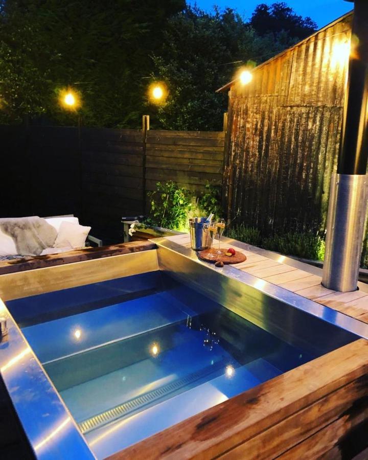 Luxury Barn With Hot Tub, Spa Treatments, Private Dining Little Budworth Екстер'єр фото